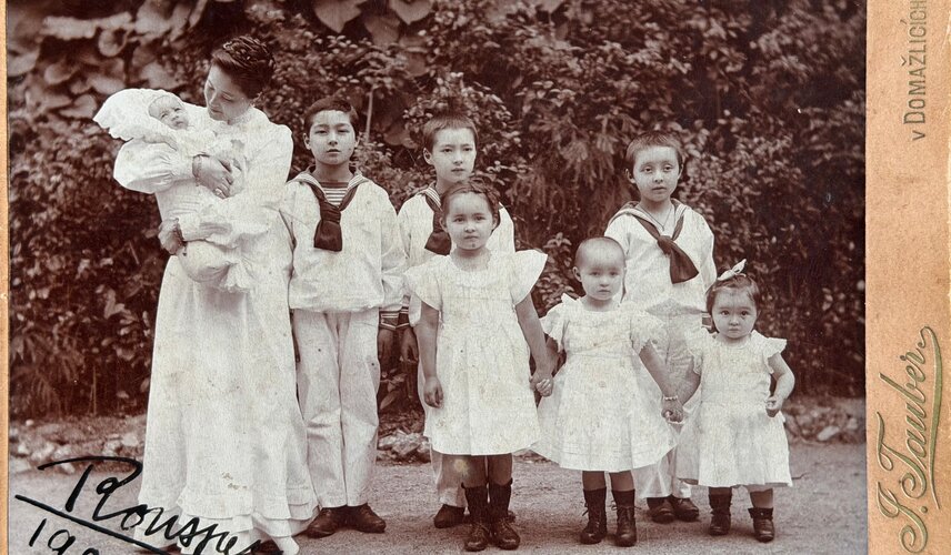 Hraběnka Mitsuko s dětmi